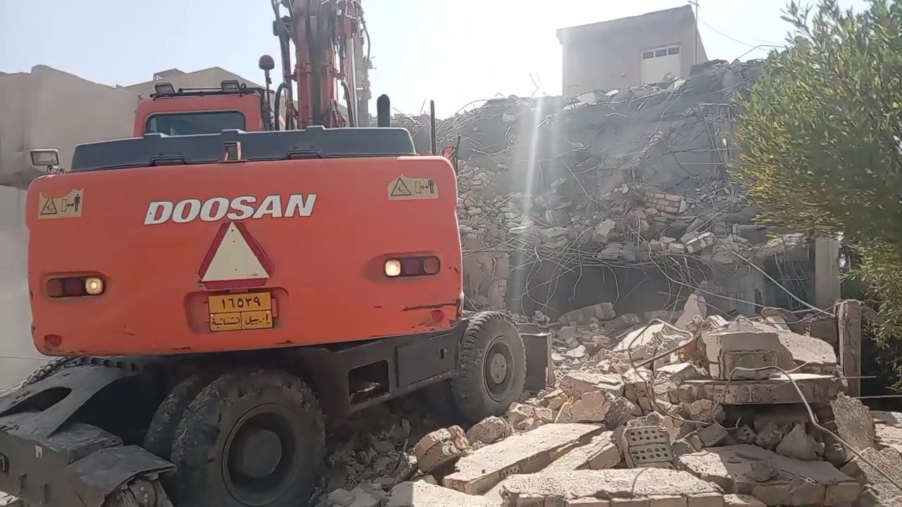 مستعدون لهدم الدور ورفع الانقاض
***********
***********

