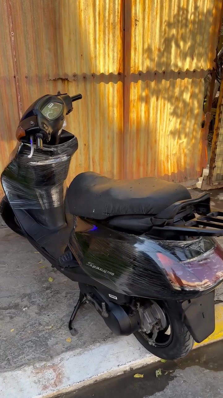 سلام عليكم 🛵
سبيسي 100 ياباني جاهزه تفاصيل بفديو 👇سعر(280)قفلل بدون عمله نهائيا مكاني بغداد الحريه رقم ***********

نص مكتوب في الصور:
- الهل اشلونهم