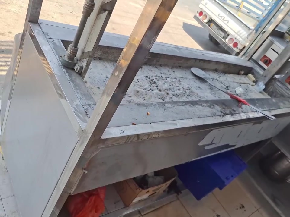 شوايه كص على الفحم للبيع  جديده استعمال قليل كلش مكاني واسط الزهراء
***********
