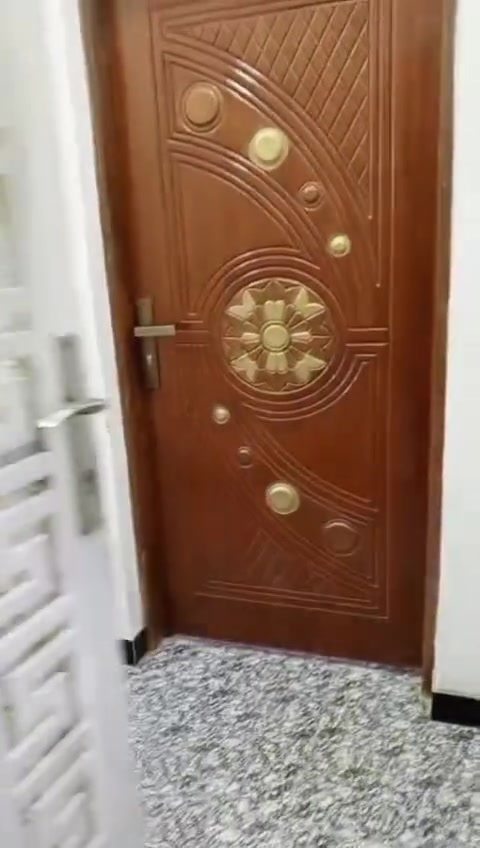 بيت ميت متر حي فداء نهايه شارع ابو لبنان طابق الثاني مو كامل سعر 125 للاستفسار رقم ***********
