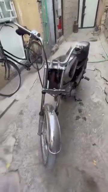 سلام عليكم اقره منشور وراسلني  شبابنه طيبه عندي هاي دراجه اربعه كير موديل 20 كلك دراجه عوزها دواسه قدم وبراغي مال مكينه ويده مال كلج  ترتيب بسيط تكلف 30 الف دراجه حلوه ونضيفه نصبته حلوه لحد يكسر بسعرها ماعجبك شوف غيرها سعرها 225 بيها مجال بسيط  مكاني كربلاء حي شهداء الموظفين رقم ***********
