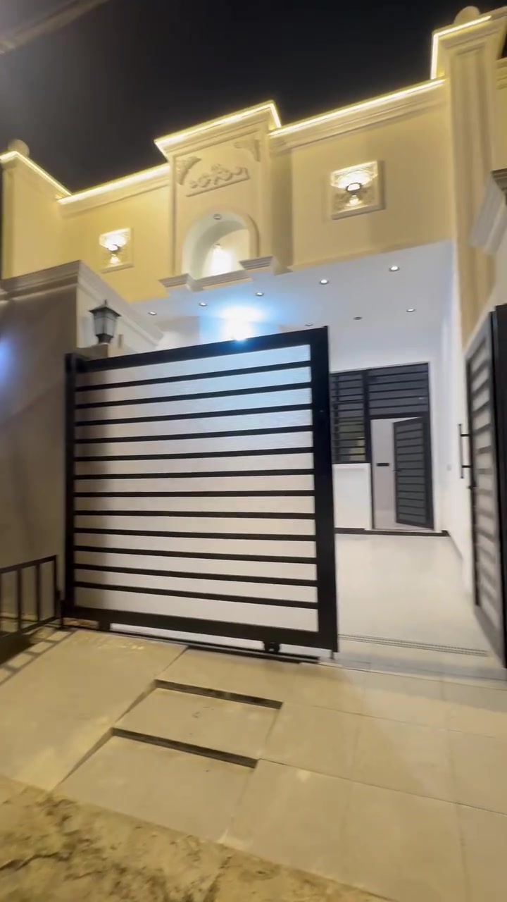 السلام عليكم / بيت للبيع او مراوس🏡🏠
✅️ البيت مساحته 125 متر
✅️الوجه 6.25
✅️والنزال 20
✅️يحتوي غرفتين طابق ونص وصاله وأستقبال ومطبخ ✅️وصحيات داخليه وخارجيه غربي وشرقي
✅️أرضيه بورسلين Eva 65×65
✅️جمسمبورد مغربي الكل البيت 
✅️اناره داخليه وبنكات وثريات 
✅️الكل البيت 
✅️جام 6ملم 
✅️الشارع 10 متر ثاني فرع عن التبليط 
✅️طابو زراعي سند ومقدم معاملة
✅️ الطابو الصرف 
✅️ السعر 65 وبي مجال 
المكان .. الفلوجة حي جبيل مجاور شارع المضيف 
وقرب سد الفلوجة للاستفسار اتصل ***********
***********
***********
