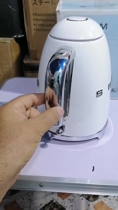غلاية SMEG • ١٫٧ لتر • ريترو
