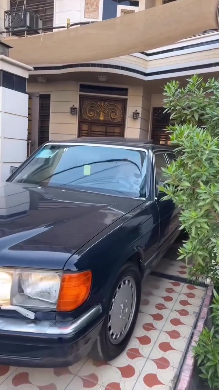 السلام عليكم للمراوس بشبح
1990محرك كير بلاد 
داخل جلد نيلي 
سلايت طكتين 
حداديه كامله جديده 
رقم بغداد 
مكان بغداد الدوره 
***********
