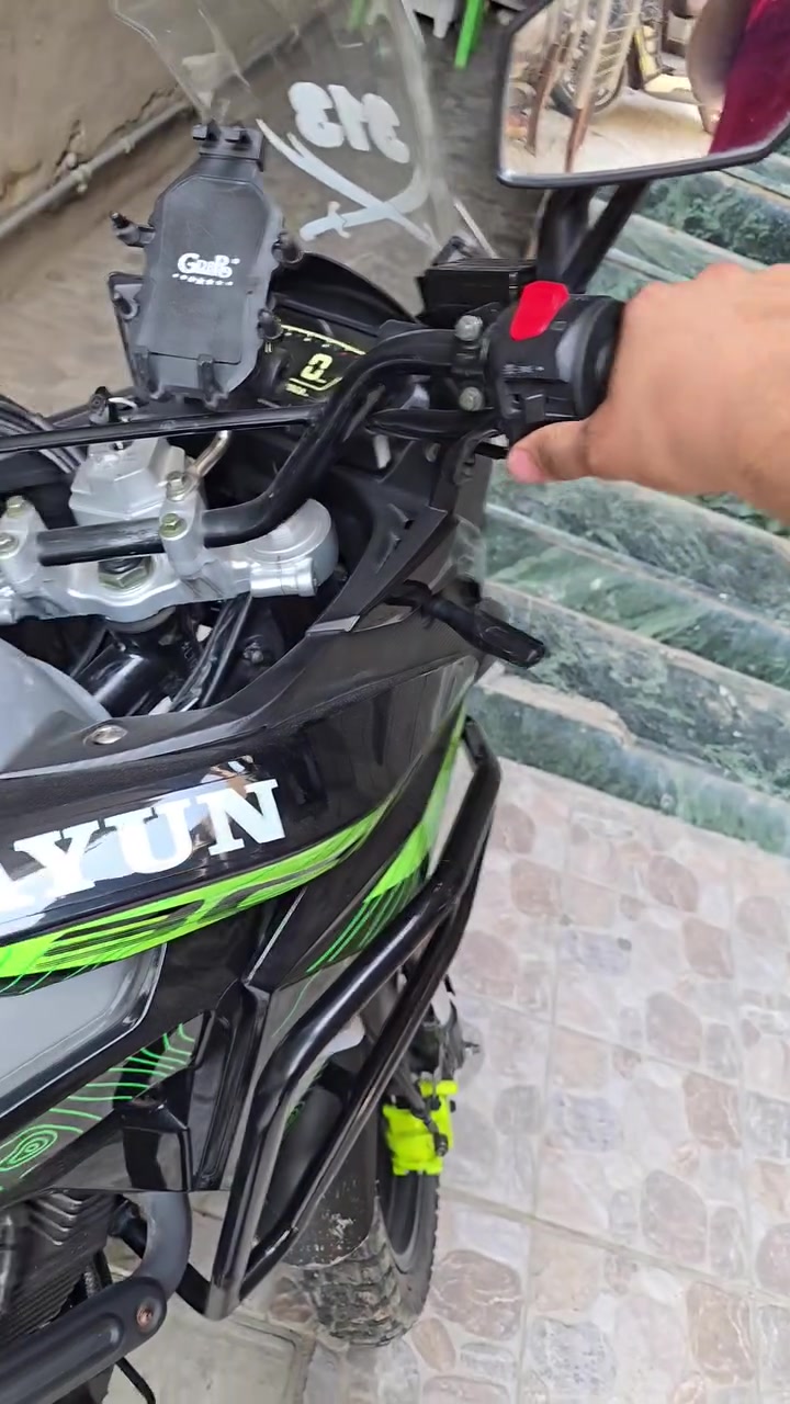 السلام عليكم دايوان ادفنجر 300 cc ماشية 11ألف كفالة عامة عندي بيها ملاحضات بسيطة السعر 2850 مستعجل على بيعتها عنواني بغداد الشعلة ***********
