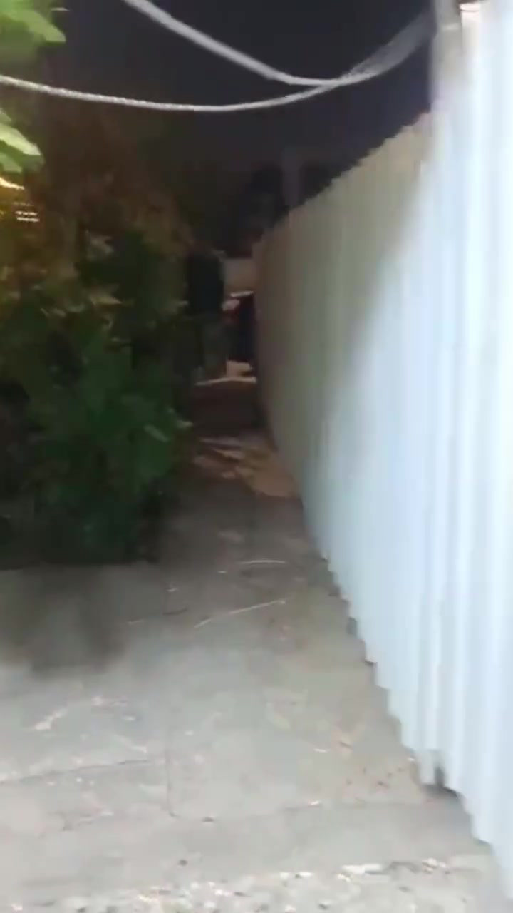 شقه طابق ارضي ١٥٠متر 
٢نوم 
مربع خدمي المشار من شه المنضمه 
إيجاره ٨٥٠+٥امبيرات هديه مع الايجار

للتواصل:***********
