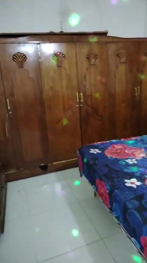 غرفه اخشاب • نضيفه • قابل تفاوض