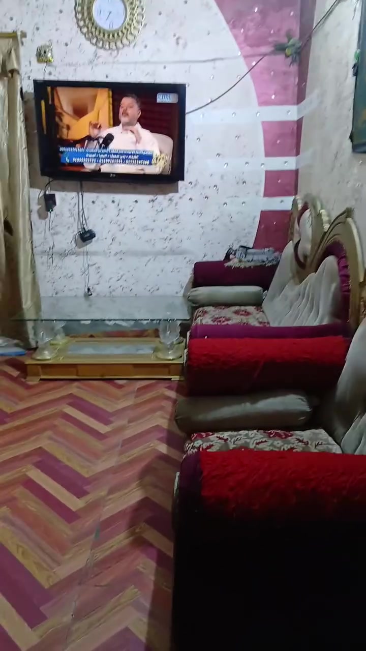 سلام عليكم بيت للبيع تجاوز في منطقه الزعفرانيه مساحه ٣٠٠ متكون من غرفتين واستقبال ومطبخ وطرمه كبيره وكراج كبير السعر ١٥ وبي مجال للاستفسار هذا رقمي ***********
