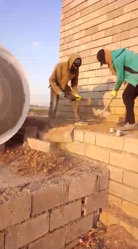 سلام عليكم
تم تصفير بيت وبالإضافة إلى انو تفليش بلوك على مدار 
كامل اخوتي اي شغل عندك نشتغل يوجد كادر كامل. 
من4 عمال فما فوق فرش حجر تصعيد رمل ابلوك تفليش 
حايط تصفير داخل خارج البيت اخوي اشعندك نشتغل 
خابرني وتدلل .***********
 واسأل الله الرزق لجميع @
