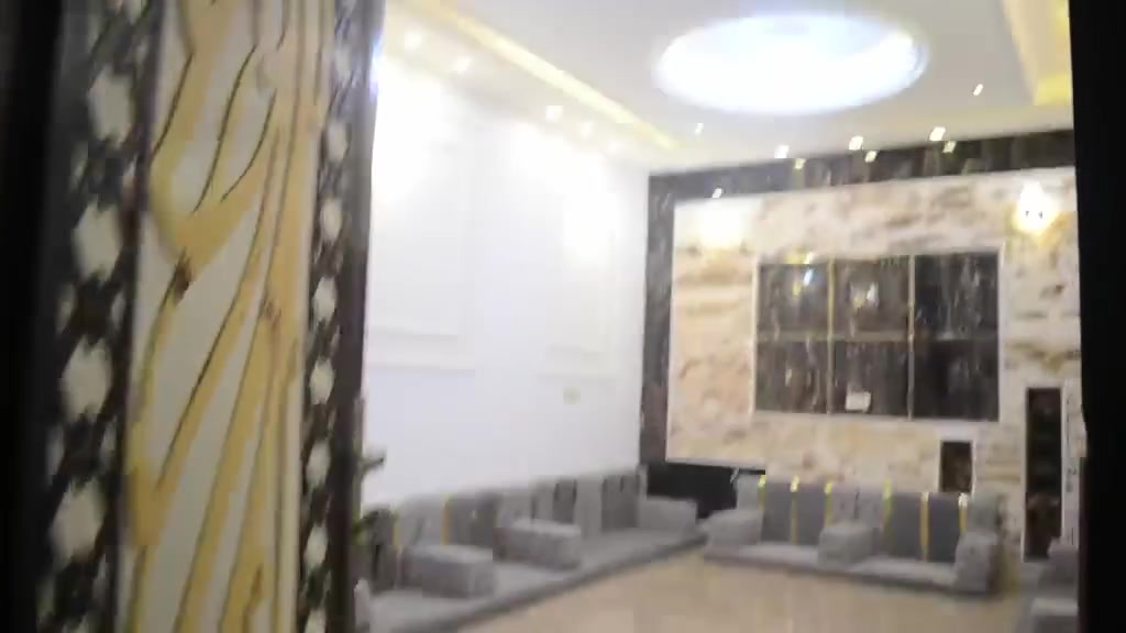 على بركة الله بيت للبيع بناء حديث (vib)
🧡حي الشرطه شارع عشرين موقع تجاري وسكني ممتاز .
💛موقع البيت ركن على شارعين .
❤️المساحه ٢٠٠ متر مربع .
💙الواجهه  ١٠ م  والطول ٢٠ م.
💜البيت مطلوب اسكان ٣٤ مليون .
🩵تفاصيل البيت موضحه بلصورة والفيديو .
🤎عدد الغرف ٥ الطابق الاول ٢ والثاني ٣.

للاستفسار اتصل على الرقم ((***********))
((يوجد واتساب ))
