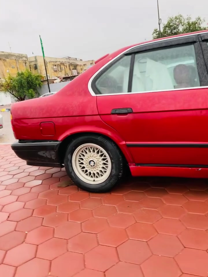 اسلام عليكم BMW للبيع مكينه مسكر 525 عليها منظومة غاز  مكانها بصره + قرنه السعر 45 ورقه
علي ***********
