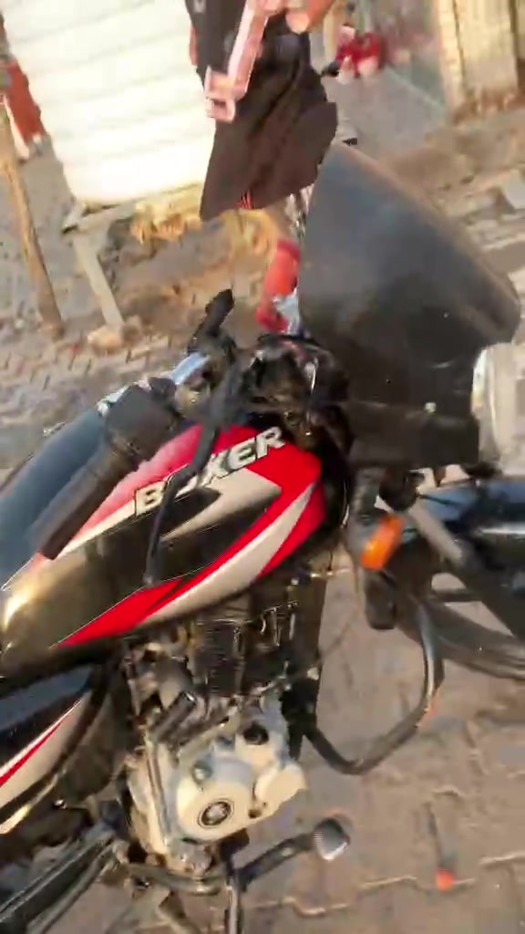 دراجه بوكسر سنويه مجفته مره وحده دراجه كلشي ماعايزه السعر مليون و800 قفل
