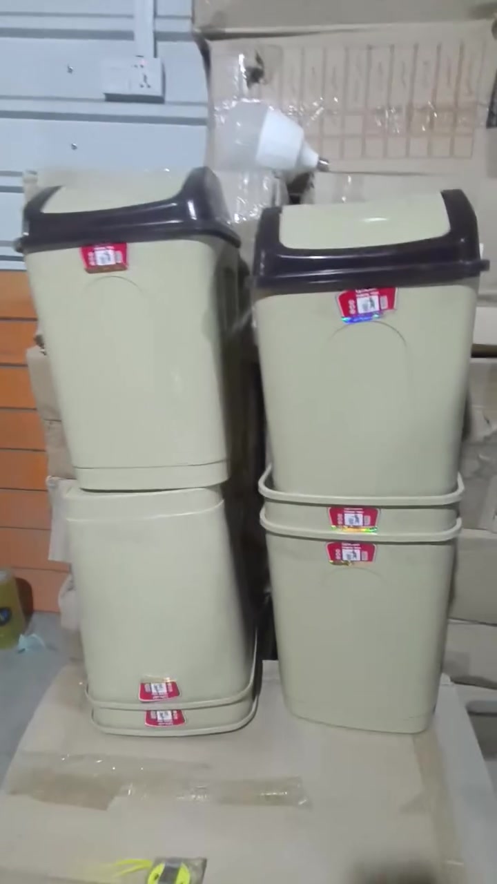 سطل نفيات شكرا  حجم 44الارتفاع ب36000الف الدرزن تعبائه الكارتون 24قطعه سعر الكارتون ب72000الف والتوصيل مجاني داخل الديوانية والجميع محافظات العراق العنوان ديوانيه  سوق الجمله مقابل اعداديه الطليعه  اللبنات الطلب والاستفسار اتصال ع الهاتف او     واتساب ***********
