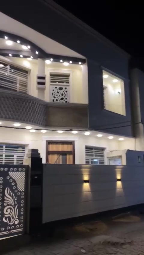 بيت مساحه ١٠٨م٢
الاسكان١٤رمضان شارع ٢٣ قرب مخازن الغذائيه على شارع١٠م والفرع ٦م
واجهه٩ نزال ١٢
يحتوي الطابق الارضي على أستقبال ومطبخ وصاله وغرفه نوم وصحيات
والطابق الاول على ٣غرف نوم (٦*٤) (٤*٤) (٤*٣)وصحيات بالاضافه الى بلكونه 
الطابق الثاني يحتوي على غرفه (٤*٥) مع بيتونه
البيت بناء ٢٠٢١ جاهز للسكن مصبوغ جديد 
السعر٥٠٠مليون
للاستفسار ***********
