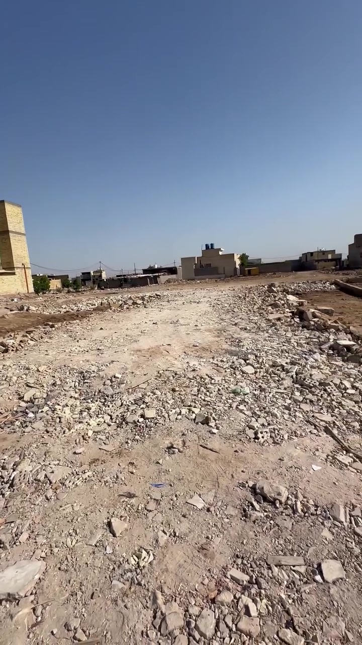 السلام عليكم قطعه ارض البيع اصواليه باسمنه طابو المساحه ١٠٠متر واجهه ٥ونزال ٢٠على شارع العام عرض شارع ١٣متر متوفر مي مجاري كهرباء بورد سحب إنترنيت تريدهه بناء بيت 🏠 تسليم 🔑تريد  بيع سعرههب١٢ونص وبيهه مجال قليل العنوان الحميدية مدينتي شارع سيد عوده مجاور ملعب علي مردونه /مكتب دالايه الكوثر العقار)***********
