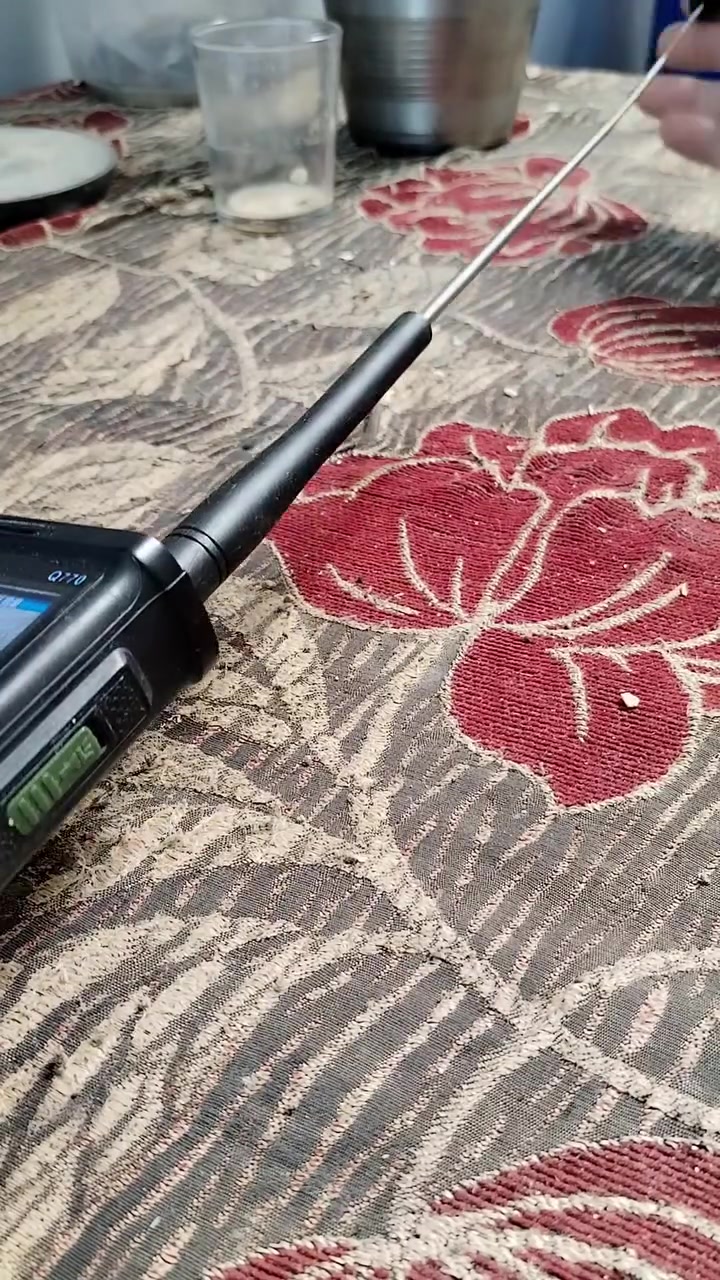 جهاز عسكري • مغير اصوات • ٤ خطوط