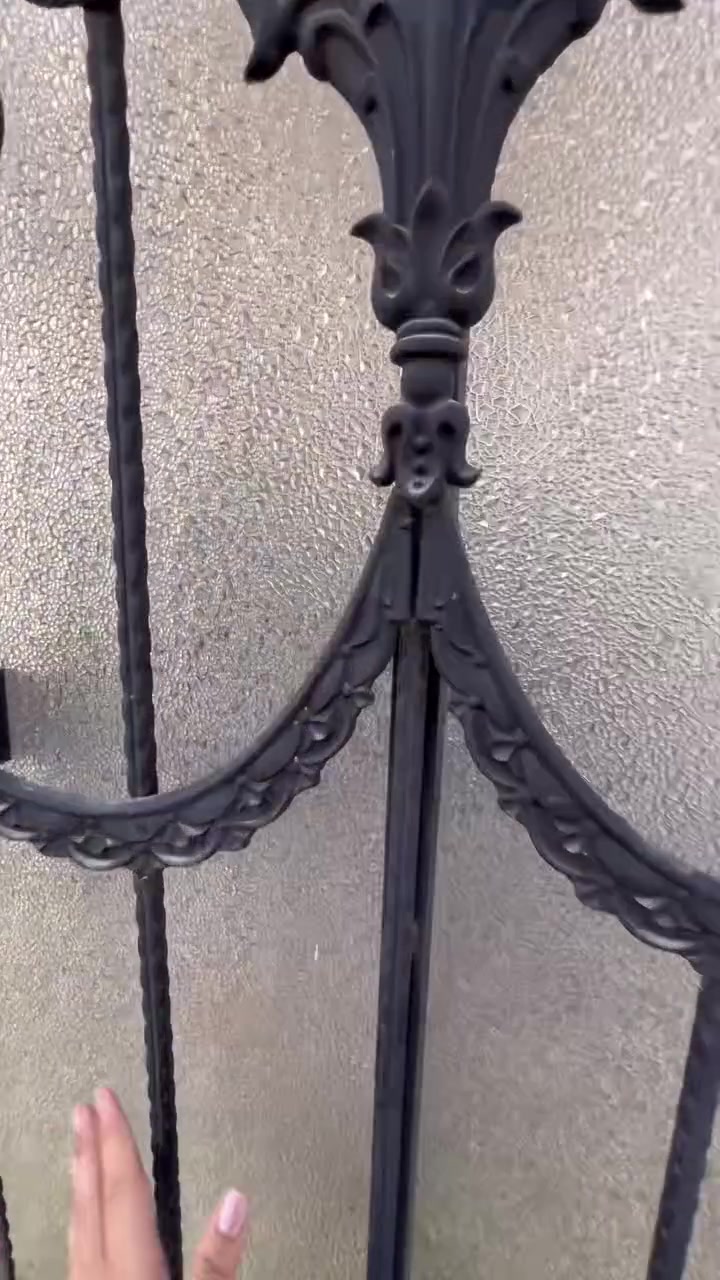 دار للبيع الملايين الاولى موقع مميز تقطيع الصابونجي  قريب جدا من الشارع العام يبعد دقيقتين عن تقاطع العربي مقابل فرع 
مساحه ١٠٠ م ٤غرف نوم +هول واستقبال +مطبخ +صحيات طابقين 

بناء ٢٠٢٥ نظام كاميرات ،دكتات 

سقوف جبس 
سند بستان ملك صرف 

واجهه شروق ٦،٢٥

مقابل فرع

 اتصال : ***********
