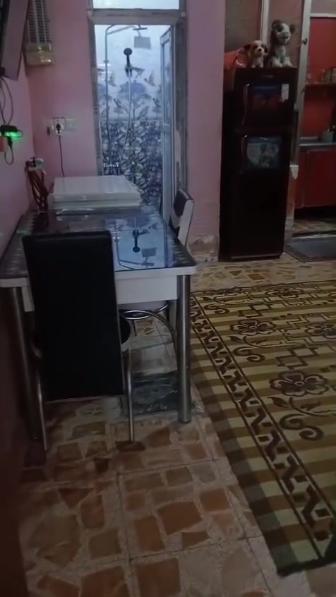 الحميديه 
بيت مساحه 60 متر
متكون من حوش صغير تواليت خارجي
استقبال وصالة كبيرة 
حمام و مطبخ 
غرفتين فوك
السعر 40 قابل للتفاوض العنوان الحميدية قرب السوق الاول فرع رسول
***********
