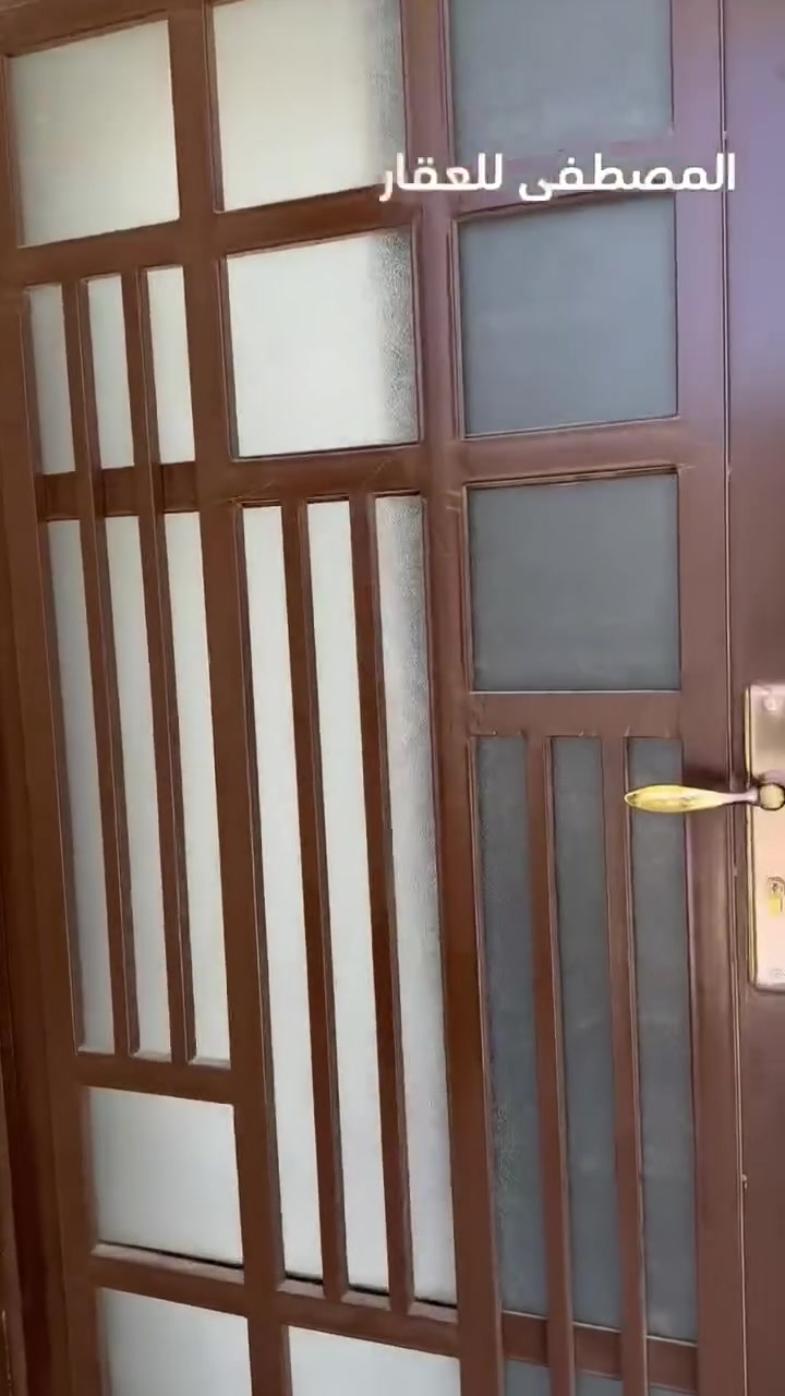 اللهم صلي على محمد وال محمد 
📌 لدينا عروض مميزه في مجمع #المرتضى السكني 

📍 يتوفر دار قريب السكن  " 
 160متر - السعر الكلي 170 مليون  
 تدفع 85 مليون ويبقى 100 على المصرف العقاري 

🏷️🔥🔥🔥مميزات مساحة الـ160م هي: 
                شارع ٢٠متر
♦️الطابق الارضي 
غرفه (1) + صاله + استقبال + مطبخ + (حمامات) 
+ [[حديقه اماميه و خلفيه]]+ كراج للسيارة •

♦️ الطابق الثاني 
غرفه عدد {2} + صاله + (حمام).

ملاحظه: البناء طابوق 🧱.
🏷️🏷️🏷️🏷️🏷️🏷️🏷️🏷️🏷️🏷️🏷️🏷️🏷️🏷️
للاستفسار عن العروض وسعر التطلوعه يرجى الاتصال او مراسلة الصفحه 
☎️ *********** ☎️واتساب 

"نستقبل كل عروض الدور والعرصات في النجف الاشرف
