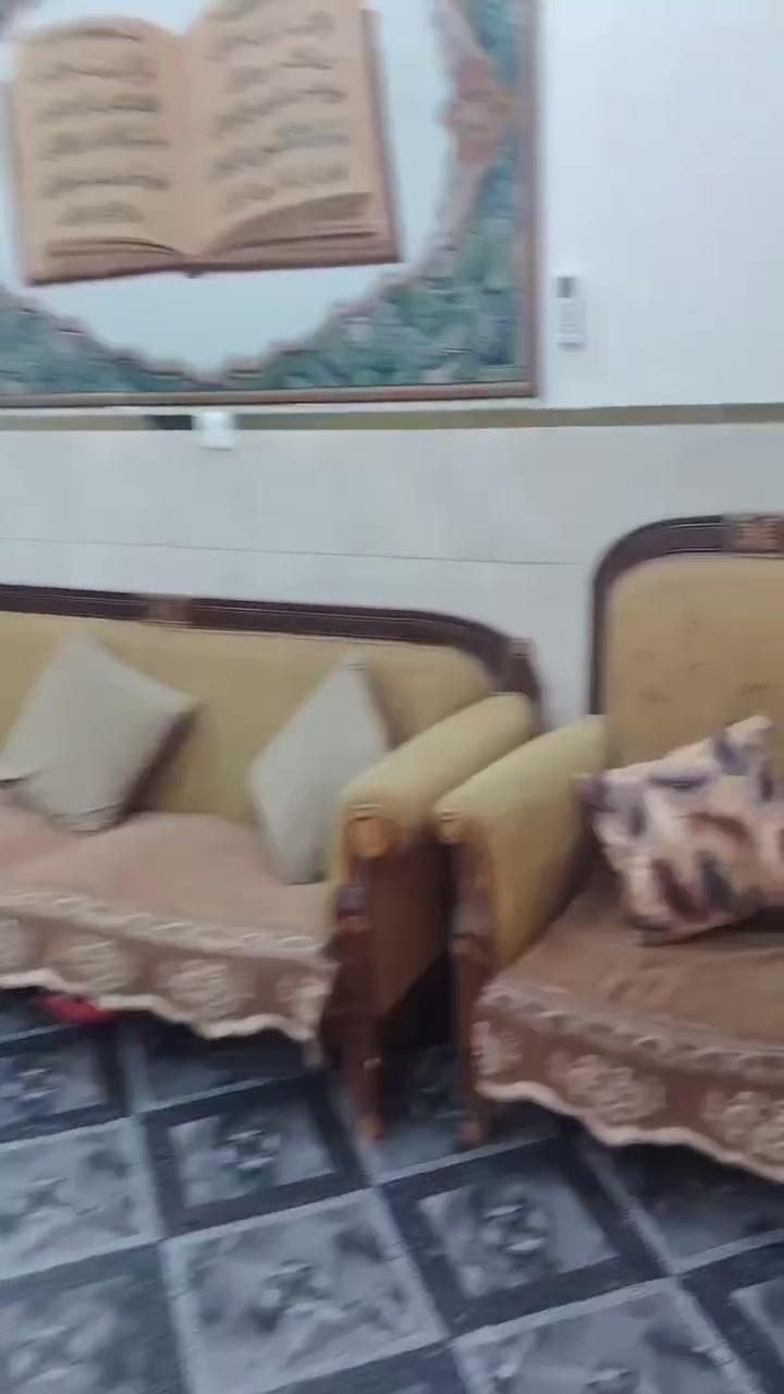 بيت للبيع 100 متر 5×20 بناء حديث زراعي اقرار محكمة يحتوي على استقبال مفتوحه على الصاله وصاله ومطبخ وغرفة نوم وحمام كبير وتواليت خارجي وبيتونه كبيره جدا نهايه مقاطعه 9/2َ  للاتصال *********** يرهم مراوس باقل حسب الاتفاق
