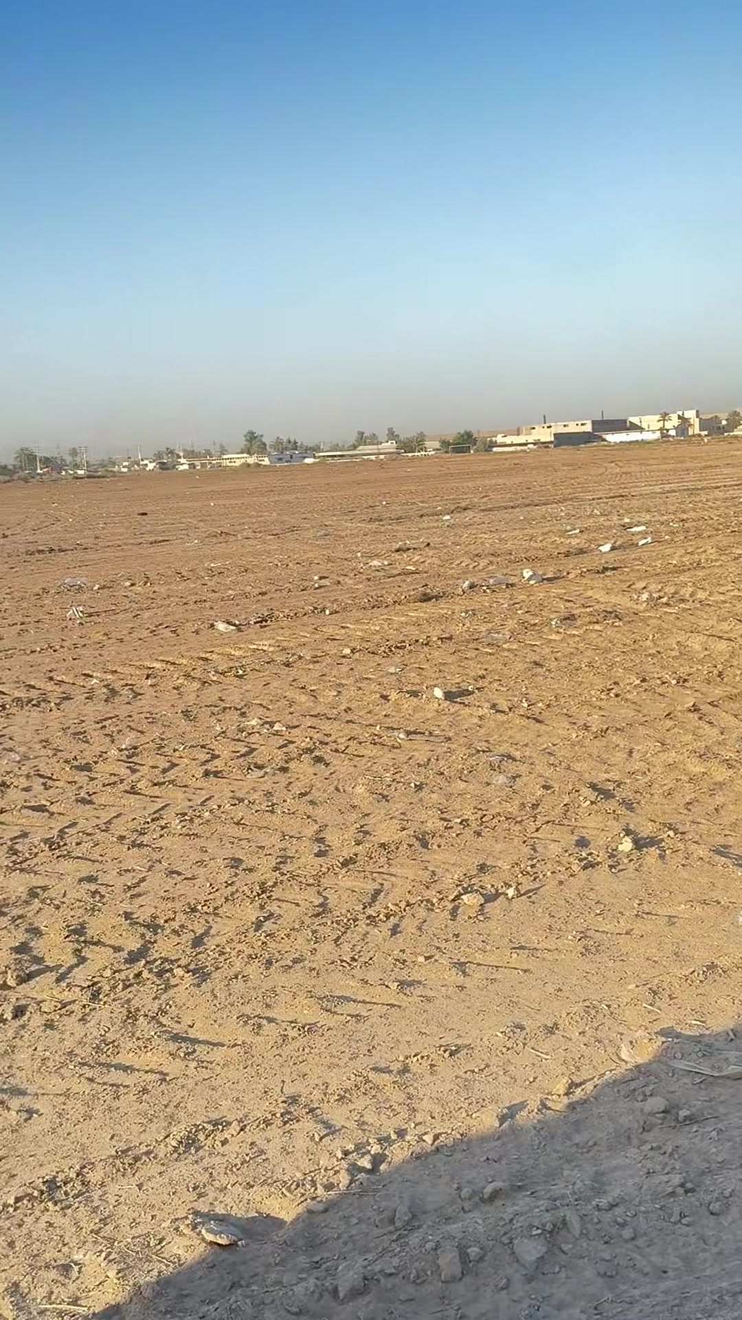 أرض • ماكو تفاصيل • موقع غير محدد