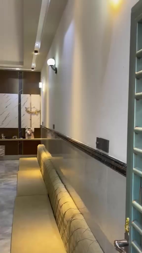 بيت للبيع المساحه 550م علوه الفحل مكان مميز طابو زراعي بسم صاحب البيت شغل درجه اولا للاستفسار ***********
