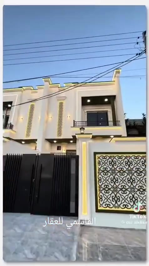 دار للبيع  طابو صرف المساحة  الدار 150م علئ شارع عشرين فول مواصفات (vip) ملكي وسقوف مغربية باحدث التصاميم طابقين يحتوي  الدار على 4غرف نوم وهول 2 واستقبال ومطبخ وصحيات درج داخلي وكراج سيارة 
الموقع كركوك حي النصر قرب دائرة الكهرباء خلف التجاري 
السعر خاص 
للاستفسار الاتصال بنا علئ *********** ☎️
او مراجعة مكتب القاسمي للعقارفرع٣ عنوان المكتب حي الأسرى مقابل صيدلية الجواهر
