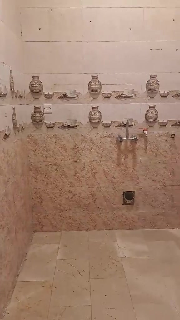 السلام عليكم .... 

 

شقة للايجار ( غرفة وصالة وملحقاتها / طابق ثاني / درج ) تصلح لعائلة صغيرة ويفضل من المنطقة. موقعها شارع المغرب في الجهة المقابلة لدائرة الاحوال المدنية قريب على صيدلية تاج الفرح اول فرع مباشرة. 

السعر المطلوب ( 400 الف / بدون دلالية ).

*********** (واتساب او اتصال)

تحياتي للجميع وربي يحفظكم
