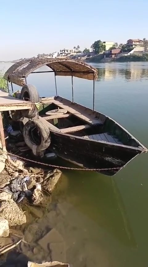 بلم خشب مغلف فايبر ويا مكينه جونسن ٣٥    مكاني بغداد ***********.               قيم وخذ
