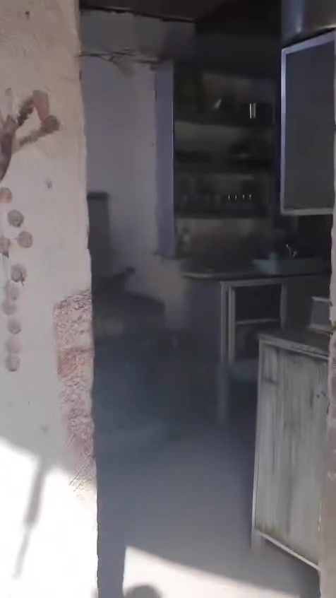 بيت للبيع في الزبير محلة العرب الاولى الجسر الاخضر مقابل صيدلية الميزان مساحة البيت ١٢٧م سعر البيت ٩٠مليون وقابل للتفاوض للشراي 
الرقم ***********
