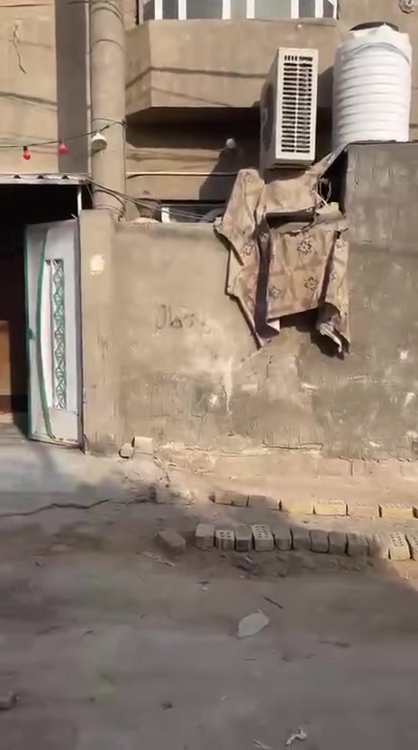 سلام عليكم اني مكلف بنشر
 بيت ١٠٠ قابقين مربعة يحتوي على أربع غرف نوم استقبال ومطبخ  وصالتين و٣ حمامات البيت صب كونكريت بناء جمهوري بشارع جامعه الكفيل قريب على مدرسة الوردية وهاذه رقم صاحب البيت 
***********
