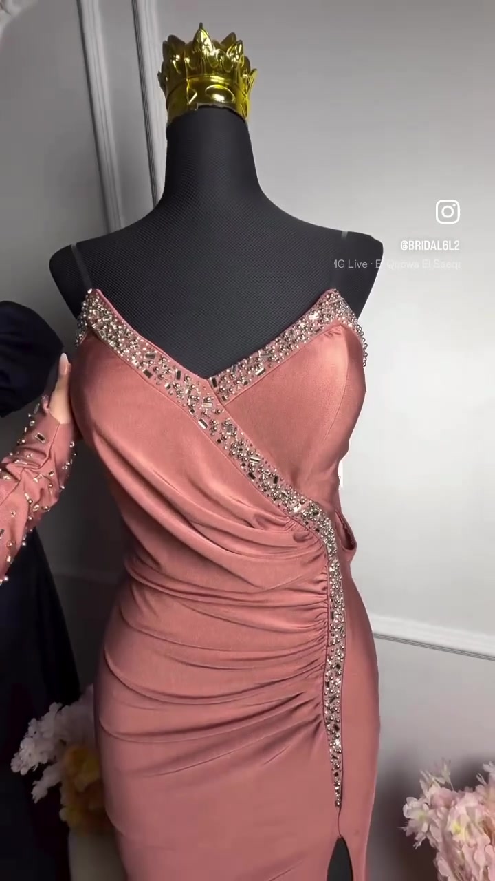 ✨ يعلن سنتر زفافي ✨
عن توفر عروض مميزة لبيع وتأجير:
👗 بدلات الزفاف
👔 البدلات الملونة
💍 بدلات الخطوبة (الإكستنشن)
🌙 فساتين السهرة

📢 فرصة لا تعوض! سارِعوا بالحجز واغتنموا العرض
✔️ جميع البدلات مستخدمة استخدام بسيط جداً وبحالة ممتازة
❌ لا يوجد توصيل

📍 العنوان: الإسكان، مقابل الغصون، صيدلية (هلا)، الطابق الثاني، مقابل شهد بيوتي
📞 رقم الهاتف: ***********
