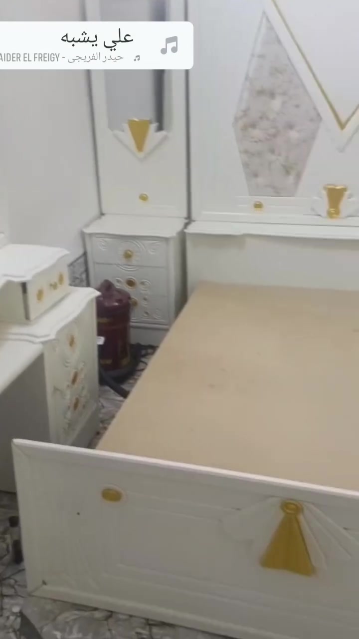 غرفه نجاره عراقيه للبيع مسخدمه سنه ونص بعدهي مال عرسان مستعجله ع بيعتها لان عندي عمليه السعر ب900 وبيه مجال الاستفسار ع هاذا الواتساب *********** عنواني ناصريه قظاء الشطره
