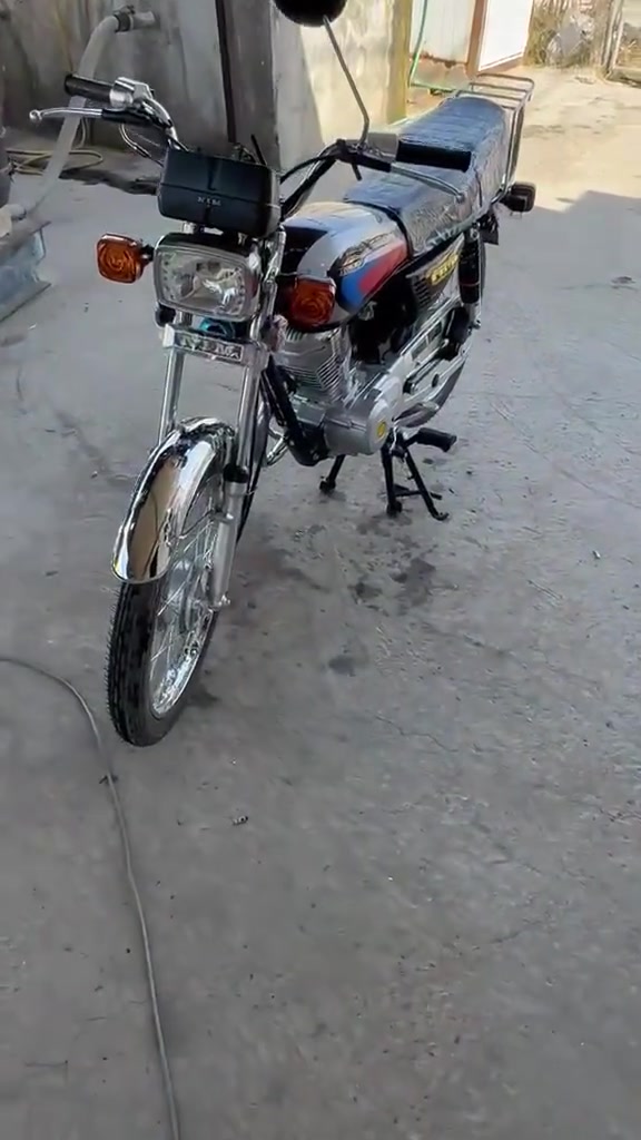 سلام عليكم نامه للبيع ما مفتوحه مديل 26 كلها شاصي ايراني اصلي 
كلك بيه رقم شاصي اسويلك بيه مكاتبه من الوكيل وكيله علي عجور نروح اني وياك نتكاتب يمه  بل نجف.  كل نقص ما بيه من ضفيره من كهربائيات كامله لدراجه  وكبالك النضافه 
سعر 770قفل مكاني نجف حي لمير 
وهاذه رقمي ***********
