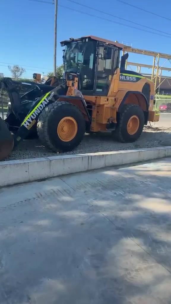 🚜🇦🇺 معدات ثقيلة وزراعية من أستراليا إلى العراق 🇮🇶

تريد معدة قوية بسعر مناسب؟ لا تشتري قبل ما تقارن! 🔥

نوفر لكم إمكانية الحصول على معدات ثقيلة وزراعية من أستراليا، مع خيارات متعددة حسب النوع والموديل والحالة، وبأسعار منافسة جداً.

🔸 كريدرات — لأعمال التسوية والطرق
🔸 شفلات ولودرات — للمشاريع والتحميل
🔸 حفارات — لمختلف الأعمال الإنشائية
🔸 رافعات — للمشاريع والمقاولات
🔸 تراكتورات وآلات زراعية — لخدمة المزارعين
🔸 ومختلف أنواع المعدات الثقيلة

💰 أسعار منافسة وفرصة للحصول على فرق سعر عن السوق العراقي، حسب نوع المعدة وموديلها وحالتها وتكاليف الشحن.

📦 نساعدك باختيار المعدة المناسبة ومعرفة تفاصيلها قبل الحجز.

📞 للحجز والاستفسار:
***********

📲 راسلنا بنوع المعدة اللي تحتاجها، ونوضح لك الخيارات والأسعار.

معدات مناسبة لمشروعك تبدأ من اختيار صحيح. 🚜🤝

#معدات_ثقيلة #معدات_زراعية #كريدرات #شفلات #حفارات #رافعات #تراكتورات #استيراد_من_أستراليا #معدات_العراق #مقاولات #زراعة
