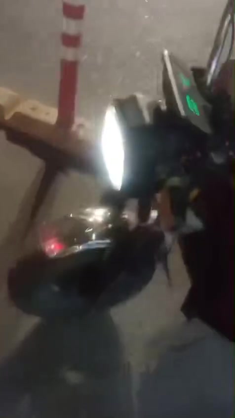سلام عليكم ستوته شحن كامله مبيها نقص تشغل وتروح وهاي لفيديو كدامكم المكان الغزاليه
***********
