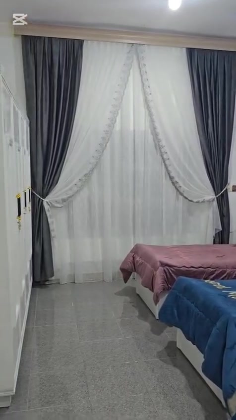 معمل نجارة بركة الرحمن بأدارة ابو ضحى النجار عنوان المعمل شارع الحولي التحرير مجاور جامع عمر ابن عبدالعزيز رقم الهاتف ***********
غرفة نوم اطفال تتكون من ثلاث جرابي و ثلاث كومديات وميز مرايه وكنتور 4 باب الى بلدروز الف مبروك اخي ابو طيبه
