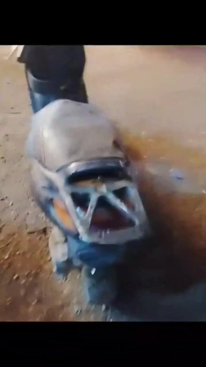 لكزز • تشتغل • حديد