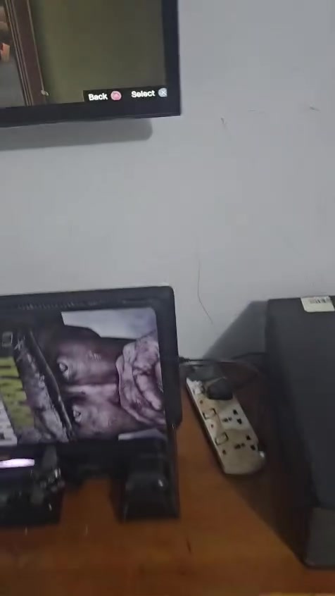 بلي فور سلم مهكر فول مامفتوح نضيف جدٱ ماعرف كل التفاصيل بس نوعيه جيده مع جوستك ثنين وشيال التبريد وشاحن جوستكات السعر 270الف رقم الاتصال ***********
