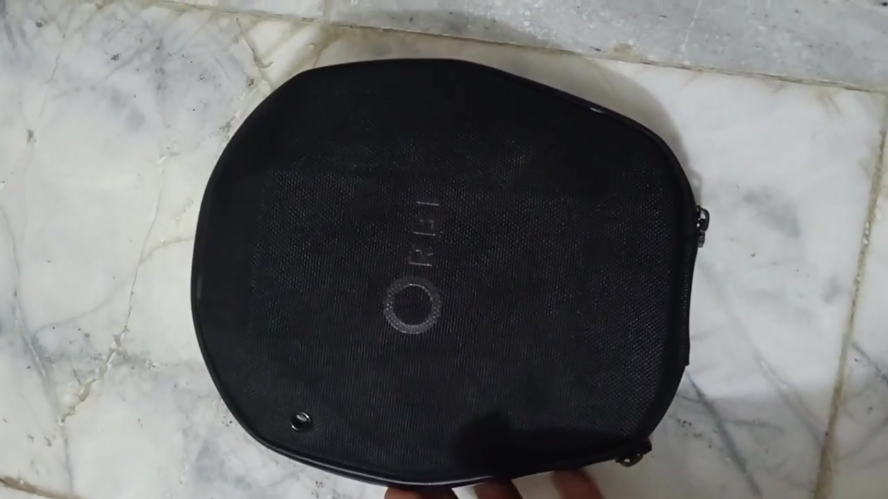 للبيع: نظارة Orbi Prime الذكية لتصوير 360 درجة بدقة 4K 🎥🕶️
لعشاق التميز، صناع المحتوى، والرياضيين.. متوفرة الآن نظارة Orbi Prime الذكية الأصلية بحالة ممتازة ونظيفة جداً.

لماذا هذه النظارة مميزة؟

تصوير محيطي كامل: تحتوي على 4 كاميرات مدمجة بزوايا مختلفة لتسجيل فيديو 360 درجة حقيقي دون الحاجة لاستخدام يديك.

دقة عالية: تدعم تصوير الفيديو بجودة 4K لتفاصيل فائقة الوضوح.

تكامل مع الهاتف: ترتبط بتطبيق الموبايل لمشاهدة وتعديل ومشاركة الفيديوهات مباشرة.

تصميم مريح ومتين: مثالية للرحلات، السياحة، قيادة الدراجات، والتوثيق اليومي.

📦 الحالة والملحقات:

الجهاز نظيف جداً وبحالة الوكالة (نفس الصور).

تأتي مع حقيبة الحفظ الأصلية الفاخرة المضادة للصدمات وعلبتها الخاصة.

📍 الموقع: [بغداد - الشعب]
💰 السعر: [150 الف] 
📞 للتواصل والاستفسار: أرسل رسالة خاصة أو واتساب على الرقم ***********
