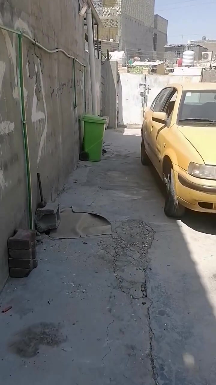 علوت زويني قرب قرب ابو ساره شارع الملعب 200 متر بناء استقبال وغرفت نوم وحمامات 2ومطبخ زاد 100متر كاع وتساب ***********
