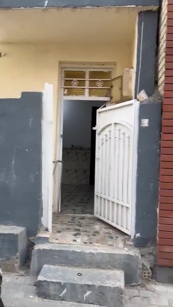 لايجار
🏦للإيجار مشتمل مساحه 65متر (طابقين🏦
1️⃣الطابق الاول
✅يحتوي على 
✅استقبال 
✅ومطبخ
✅وخدمات 
2️⃣الطابق الثاني
يحتوي على

✅ غرفه نوم +منور وسطح 
 

🟣ايجاره350قفل 🔒

📍العنوان:-الشعب - حي السباتين شيخ منهل

📞للاستفسار الاتصال على الارقام..

⬇️⬇️⬇️

كرار الزبيدي
📲***********
