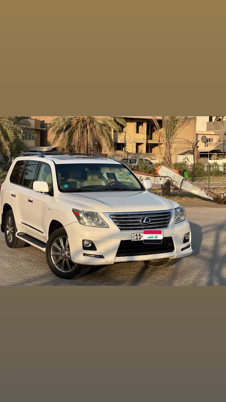 المواصفات الأساسية:
2011الموديل 

الفئة: LX 570 Sport (بريمي)

الممشى. 103 كيلو 

السعر  ٢٧٣ $  بيهه مجال بصيط💣💣💣

صفّان من المقاعد

نظام صوت Mark Levinson

الحالة: بيهه صبغ بنيد فقد مكفوله من الدواخل شواصي الغود شرط كفاله 
كير مكينه مكفولات السياره مابيهه ابد نقص صدر جديد تبريد تايرات السياره احله من الصور 

المحرك والكير بحالة ممتازة ولم يتم فتحهما

تحويل مباشر السياره ابسمي شخصيا

المواصفات:

تشغيل ودخول ذكي (بصمة)

نظام مانع الانزلاق

شاشة معلومات

مقاعد جلد

تدفئة وتبريد للمقاعد

تهوية (شفط) للمقاعد

ذاكرة للمقاعد

ثلاجة

5 كاميرات

حساسات

رادار أمامي

مصابيح زينون

فتحة سقف

باب خلفي كهربائي

مرايا كهربائية

مكيف هواء أوتوماتيكي مزدوج

أوضاع قيادة Eco وSport

العديد من المواصفات الأخرى

رقم الهاتف: ***********
مكان السياره بغداد البلديات
