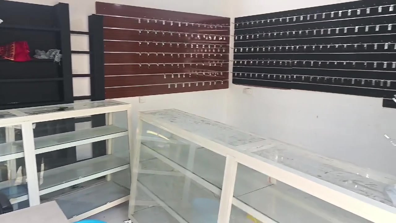 اغراض مكتب موبايلات كامله للبيع 
للتواصل ***********
