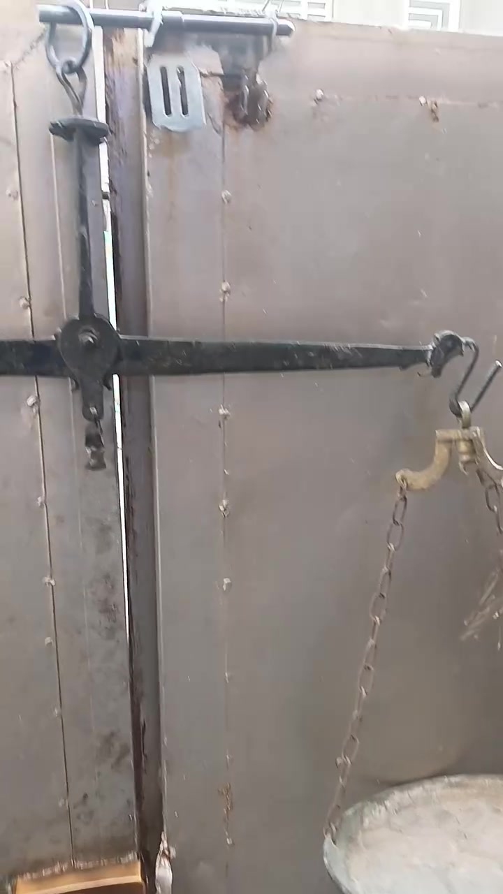 ميزان قديم • ٧٠×٥٠ سم • بغداد