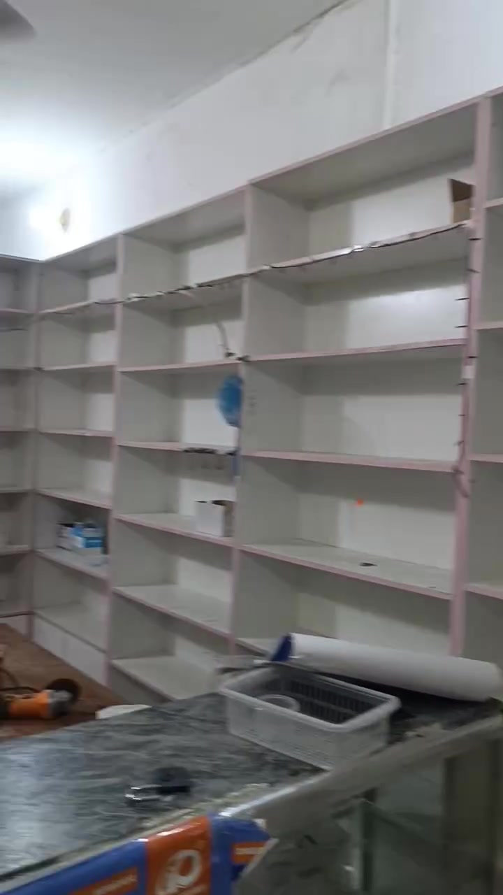 تالسلام عليكم رفوف خشب اندياف درجة اولا أصلي  
ارتفاع مترين ونص عرض متر وعشرين 10قطع 
الاستفسار ***********
