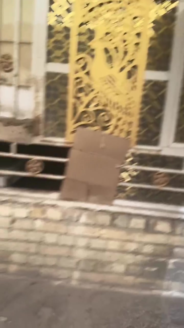 من رخصه صاحب الكروب المحترم. ارجو الموافقة رحمه على والديك 

بيت 170 متر للايجار.  
استقبال.    +2 غرف نوم ++
صاله ++مطبخ حار ++مطبخ بارد. منور حمامات 2 
 رقم الهاتف.   ***********
