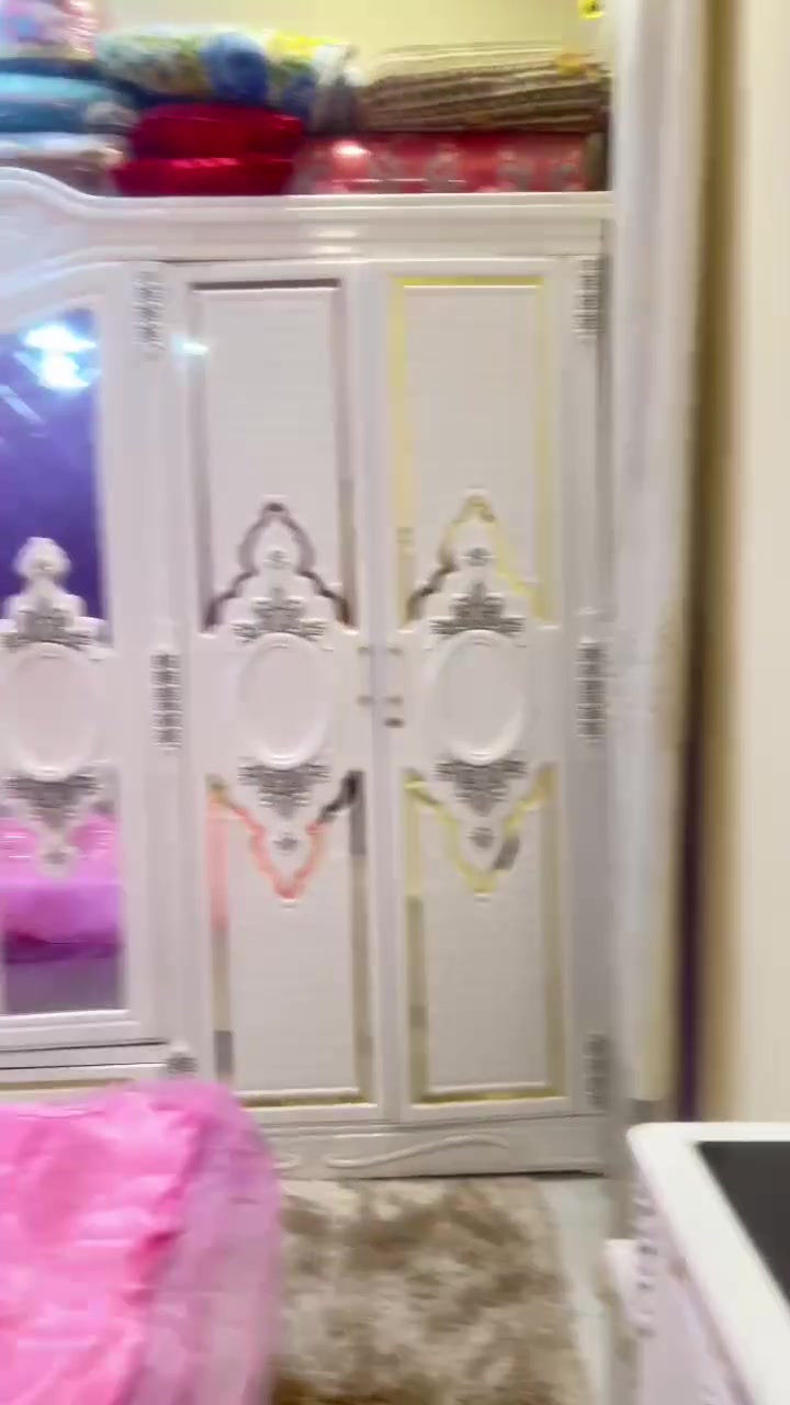 سلام عليكم
غرفه نوم عرس خشب عراقي علىٰ تصميم تركي سعره 2 وبيها مجال بسيط وكلشي واضح بالفديو ونضافته ومو سعرها والله بس مستعجل ع بيعها 
للاستفسار وطلب الصور *********** واتساب اتصال
