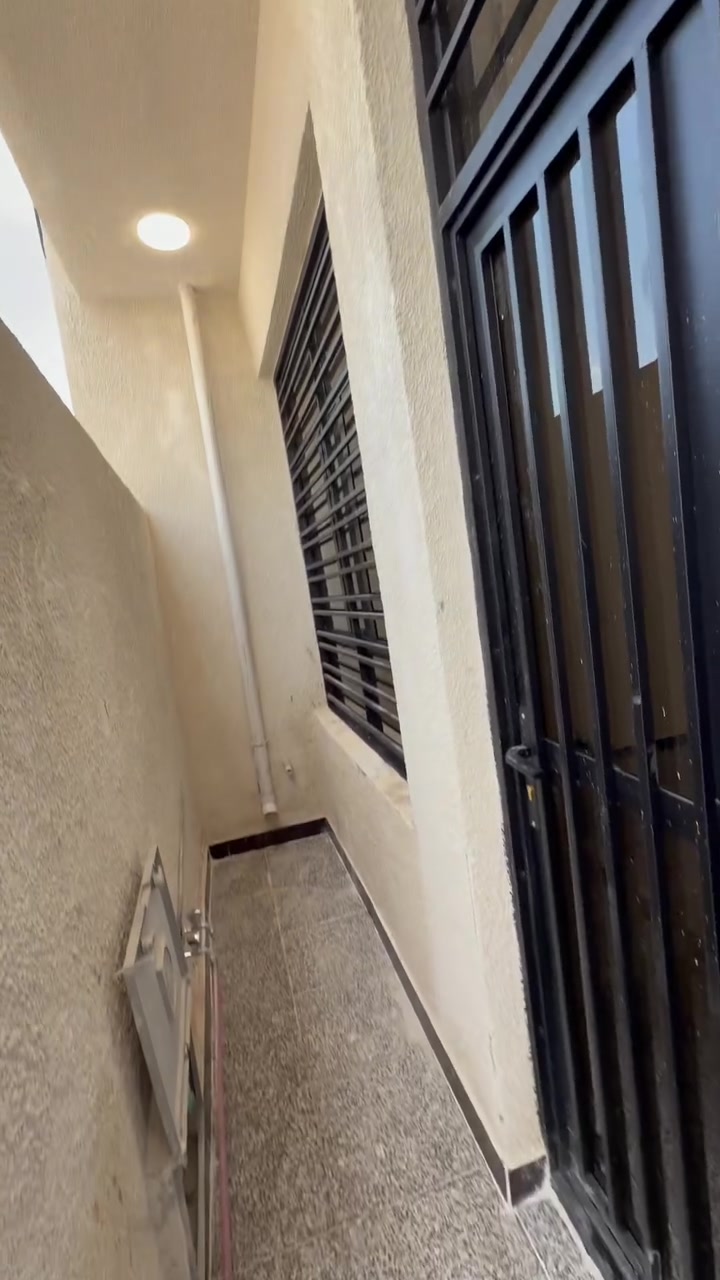 🏡 دار للبيع بمواصفات ممتازة وبناء درجة أولى | مجمع الكرار السكني
 المساحة: 100م 
 الموقع: الدورة - نهاية أبو دشير (مجمع الكرار السكني).
 السند والملكية: زراعي سند 25 - قرار محكمة/
📐 تفاصيل البناء والتصميم:
 بناء درجة أولى.
 يحتوي على غرف نوم + استقبال 
 مطبخ + حولي
 مدخلين للبيت.
 خدمات 
📞 للاستفسار والتواصل:
 الاتصال: ***********
 الواتساب: *********** | ***********
