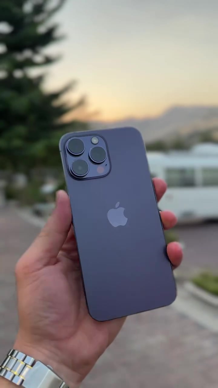 iPhone 14 pro max
فرۆشتن و گۆڕینەوە 
پاتری 84 بیلادی بەزەمان 
256 گێگابایت 
یەک سیم 
کارتۆنی بیلادی خۆی لەگەڵە 
تەنها شوێنی شەحنی گۆڕاوە 
وردەی ئیتارو شاشەی هەیە 
باقی بە زەمانی یەک هەفتە 
***********
***********
کۆڕەک واتساپ و ڤایبەری لەسەرە 

گەیاندن هەیە 📦
توصیل موجود 📦
